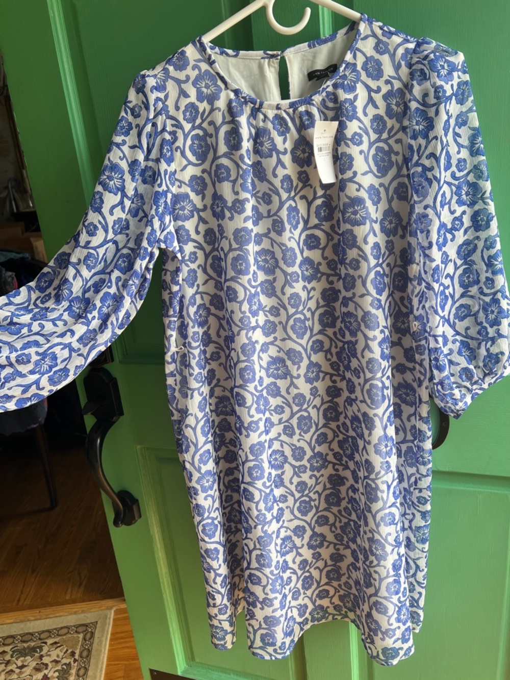 Ann Taylor White and Blue Floral Sheath Dress🤩Size 2